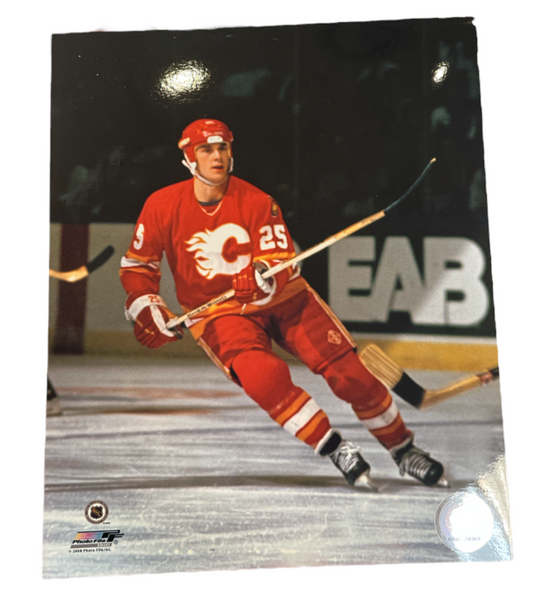NHL 8X10 Vintage Player Photograph On Ice Joe Nieuwendyk Flames