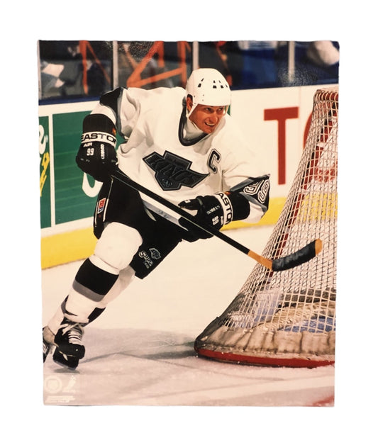 NHL 8x10 Vintage Player Photograph On Ice Wayne Gretzky Kings