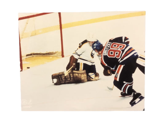 NHL 8x10 Vintage Player Photograph Goal Wayne Gretzky Oilers